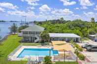 Swimming Pool The Sportsman's Lodge & Marina