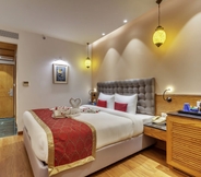 Bedroom 6 Golden Tulip New Delhi - Hari Nagar