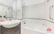 In-room Bathroom 6 SYDNEY CBD LUXURY 2BED APARTMENT