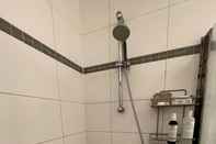 In-room Bathroom Lovely House Jurong