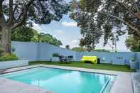 Swimming Pool Central Rosebank Apartment