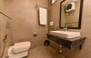 In-room Bathroom 7 Hotel Diamond Stay