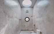 In-room Bathroom 6 Concrete Retreat Umalas