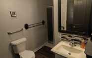 In-room Bathroom 4 Southern Luxury Suites at winder