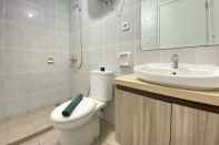 Toilet Kamar Spacious And Homey 2Br Apartment At Newton Residence