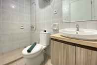 Toilet Kamar Spacious And Homey 2Br Apartment At Newton Residence