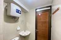 Toilet Kamar Homey And Cozy 1Br Apartment With Pool View At Gateway Pasteur