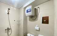 Toilet Kamar 5 Homey And Cozy 1Br Apartment With Pool View At Gateway Pasteur