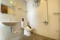 In-room Bathroom Cozy Studio Room At Skyland City Jatinangor Apartment