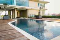 Kolam Renang Homey And Tidy Studio Apartment Elpis Residence