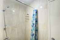 Toilet Kamar Homey Studio Furnished At Grand Asia Afrika Apartment