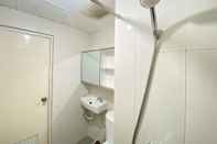 Toilet Kamar Cozy Designed Studio Apartment At Grand Asia Afrika