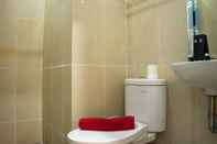 Toilet Kamar Cozy Living Studio Apartment At Northland Ancol Residence