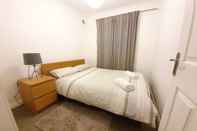 Bedroom BookedUK Bright Apartment in Stevenage