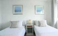 Phòng ngủ 7 Tides - Beach Front Apartment in Bracklesham Bay