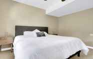 Bedroom 6 Colony Suite