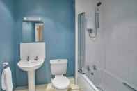 In-room Bathroom The Holt in Whitby With 2 Bedrooms and 1 Bathrooms