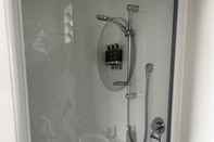 In-room Bathroom GLENALMOND Historic Homestead & Alpine Country Stay