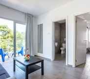 Others 3 Sanders Rio Gardens - Dreamy 1-bedroom Apartment With Shared Pool and Balcony