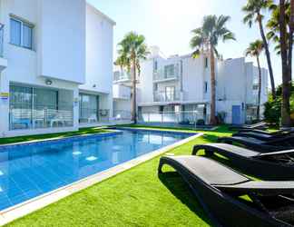 Others 2 Sanders Rio Gardens - Precious Studio With Shared Pool and Balcony