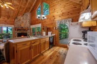 Bedroom Breezy Mountain View-hot tub and Fishing