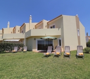 Exterior 4 3-bed Townhouse With Pool in Albufeira Balaia