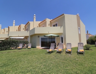 Exterior 2 3-bed Townhouse With Pool in Albufeira Balaia