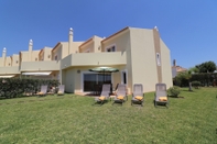 Exterior 3-bed Townhouse With Pool in Albufeira Balaia