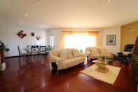 Common Space 3-bed Townhouse With Pool in Albufeira Balaia