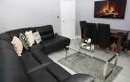 Common Space 3 Homely 1-bed Apartment in Birmingham