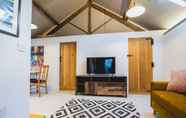 Common Space 7 17th Century Cartshed Nestled In Welsh Countryside