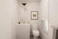 Toilet Kamar The Cardinal Cottage 1B