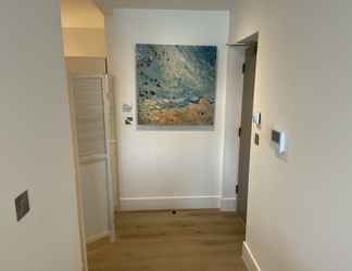 Lobby 2 Stunning Cliff Edge Apartment in Newquay