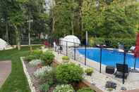 Swimming Pool Stay549