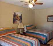 Kamar Tidur 2 Cedar Falls Motel