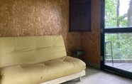 Kamar Tidur 6 Unique off Grid Tree-house Stay in oak Woodland