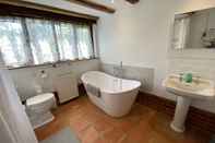 In-room Bathroom Brundish, Suffolk Barn, 2 Bed Idyllic 6 Acres