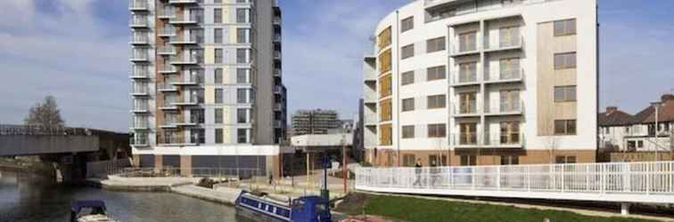 Bangunan Lovely Luxury 1-bed Apartment in Wembley