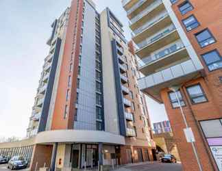 Bangunan 2 Lovely Luxury 1-bed Apartment in Wembley
