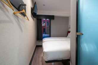 Kamar Tidur 4 easyHotel Dublin City Centre