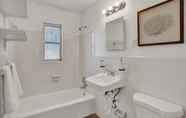 Toilet Kamar 2 Palm Beach Gem, Clean, Spacious Yard & Parking