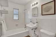 Toilet Kamar Palm Beach Gem, Clean, Spacious Yard & Parking