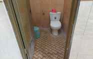 Toilet Kamar 5 Hotel Widodo Tustiyani 4