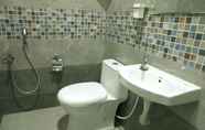 Toilet Kamar 3 Clarks Inn Express Sirkazhi