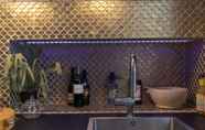 Restaurant 7 Stunning one Bedroom Flat With Large Terrace in Chiswick by Underthedoormat