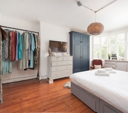 Bedroom 2 Stunning one Bedroom Flat With Large Terrace in Chiswick by Underthedoormat