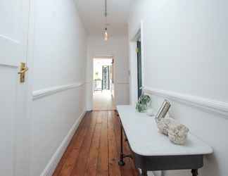 Lobby 2 Stunning one Bedroom Flat With Large Terrace in Chiswick by Underthedoormat