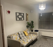 Lobby 4 Beautiful one bed Apartment in Cardiff Good Links