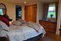 Bedroom Inviting 1-bed Cottage in Preston