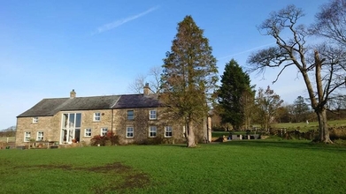 Exterior 4 Inviting 1-bed Cottage in Preston